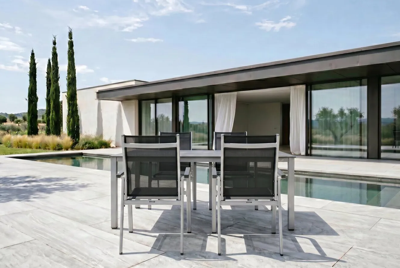 KETTLER Cubic/Basic Plus Garten-Essgruppe, silber/anthrazit, Alu/Textilene, Tisch 160x90 cm, 4 Stapelsessel