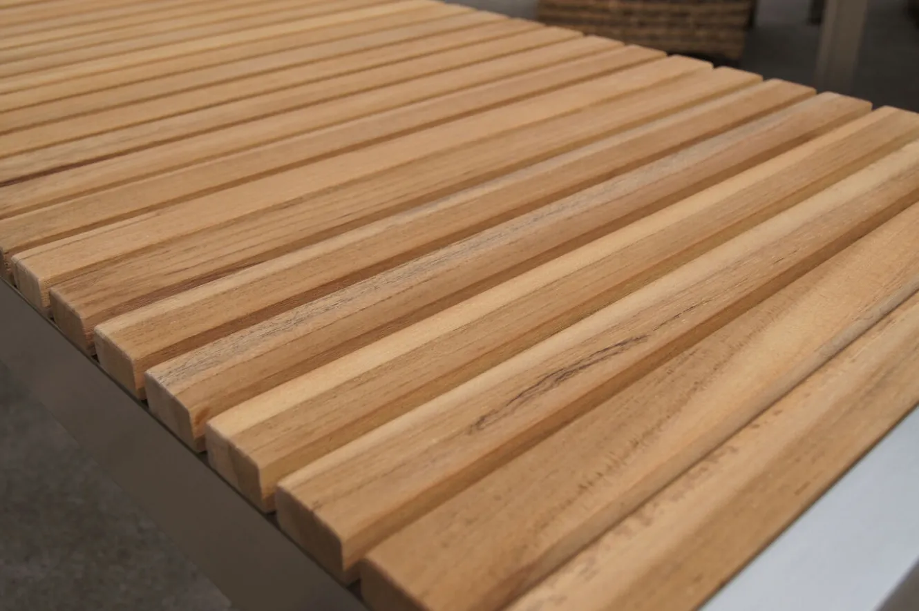 OUTFLEXX Bank aus Edelstahl/Teakholz, 160x38x45cm, FSC®-zertifiziertes Produkt