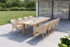OUTFLEXX Borneo Garten-Essgruppe, natur/beige, Akazie/Polyrattan, Esstisch ausziehbar 180/220/260 x 100 cm, 8 Stühle mit Polster, FSC®-zertifiziertes Produkt