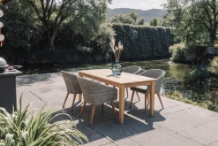 OUTFLEXX Borneo/Kota Garten-Essgruppe, natur/grau-meliert, Akazie/Alu/Polyrattan, 220x100 cm, 4 Cocktailsessel, Akazie, FSC®-zertifiziertes Produkt