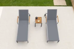 OUTFLEXX 2er-Set Sonnenliegen, taupe, Edelstahl/Textilene, 195 x 74 cm, mit Beistelltisch 45 x 45 cm, FSC®-zertifiziertes Produkt