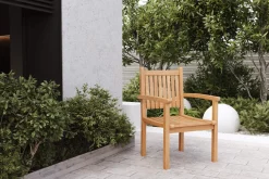 OUTFLEXX Gartenstuhl, natur, Akazie, 59 x 62 x 92,5 cm, mit Armlehnen, FSC®-zertifiziertes Produkt