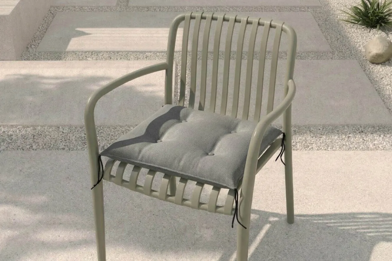 OUTFLEXX Green Sitzkissen, grau, recyceltes Polyester, 42 x 42 x 4 cm, einfarbig, mit Knopfheftung und Befestigungsbändern