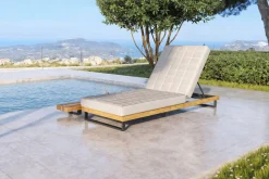 OUTFLEXX Icon Set Gartenliege, Hellgrau, Aluminium/Teak/Olefin, 213 x 59 x 34 cm, Beistelltisch inklusive, verstellbare Rückenlehne, FSC®-zertifiziertes Produkt