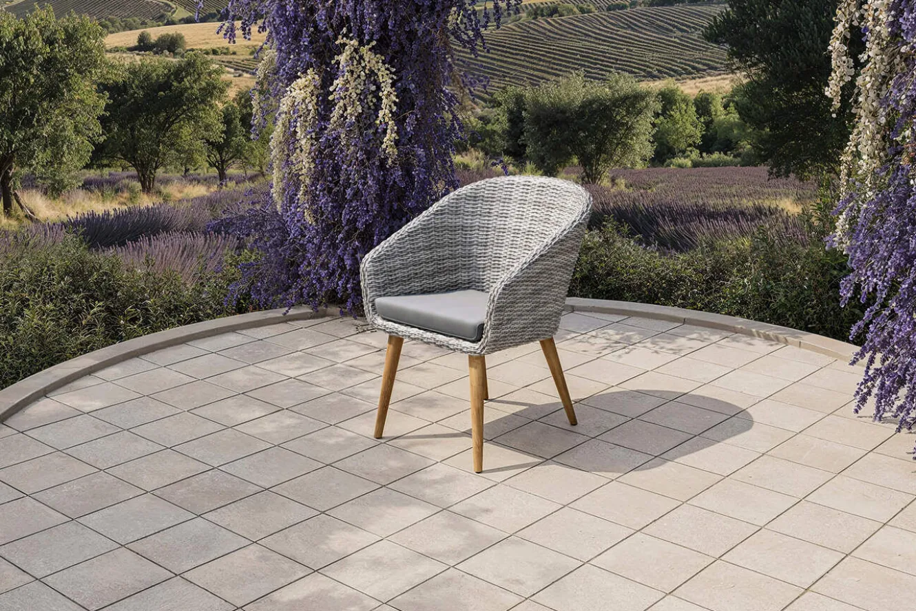 OUTFLEXX Kota Cocktail-Sessel, grau-meliert, Akazie/Polyrattan, 60x65x84 cm, inkl. Auflage, FSC®-zertifiziertes Produkt