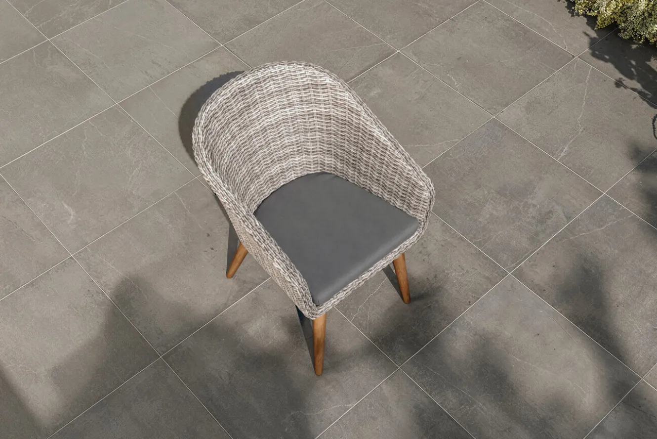 OUTFLEXX Kota Cocktail-Sessel, grau-meliert, Akazie/Polyrattan, 60x65x84 cm, inkl. Auflage, FSC®-zertifiziertes Produkt