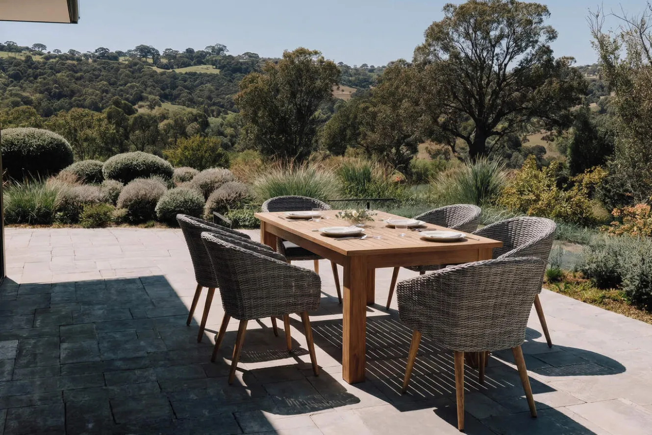 OUTFLEXX Kota Garten-Essgruppe, 6 Personen, ausziehbarer Tisch 180–260 cm, Akazie FSC®-zertifiziert/Polyrattan