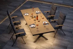 OUTFLEXX Luminara Garten-Essgruppe mit LED-Beleuchtung, anthrazit matt/natur, Aluminium/Textilen/Holzimitat, 240 x 100 cm, 4 Klappstühle, inkl. Auflagen