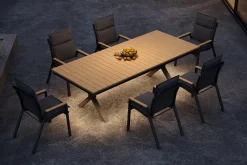 OUTFLEXX Luminara Garten-Essgruppe mit LED-Beleuchtung, anthrazit matt/natur, Alu/Holzimitat, 240 x 100 cm, inklusive Auflagen, 6 Stapelsessel