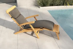 OUTFLEXX Matera Gartenliege, naturbelassen/anthrazit, Teak/Polyester, 165 x 58 cm, klappbar, mit Fußkappen, UV-beständig