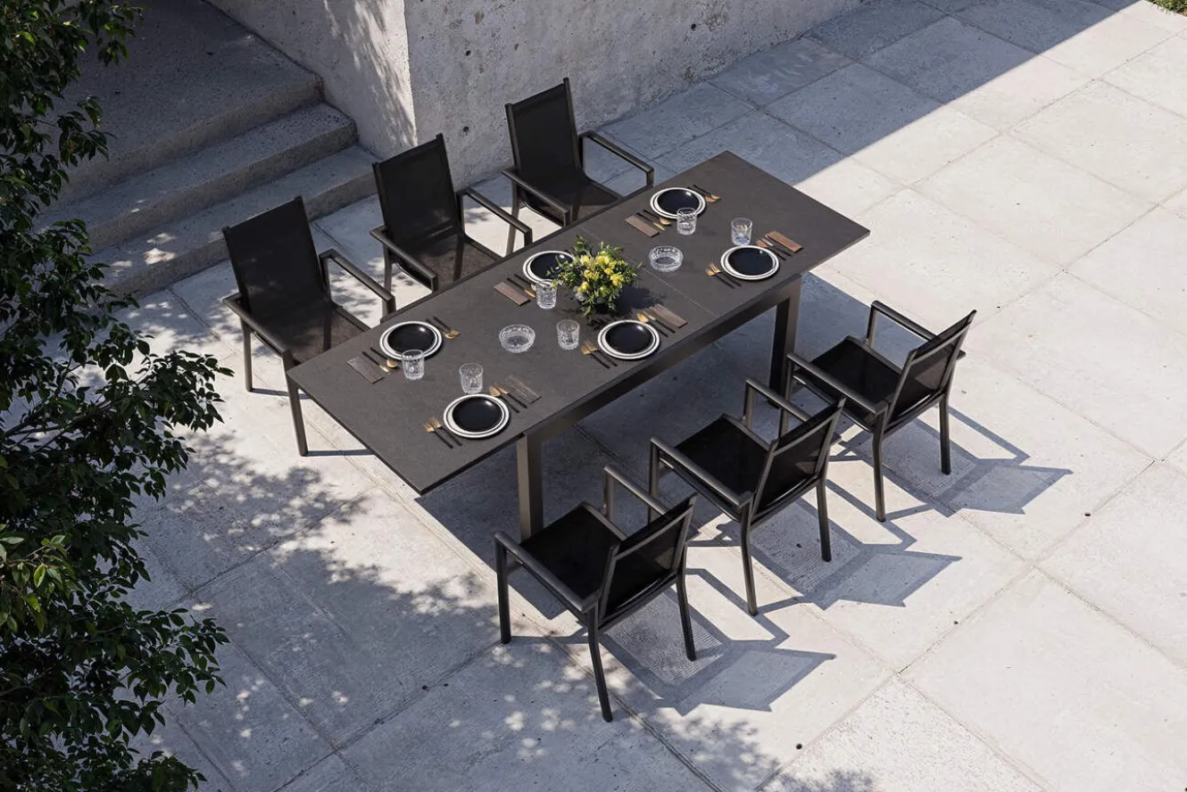 OUTFLEXX Premium Garten-Essgruppe, anthrazit matt/schwarz, Alu/Spraystone/Textilene, Tisch 160/260 x 100 cm, ausziehbar, 6 Stapelsessel
