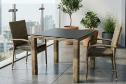 OUTFLEXX Rabida Balkon-Set, champagner-meliert, Polyrattan, Tisch 90x90 cm, 2 Stapelstühle, Glasplatte in Steinoptik
