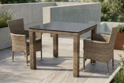 OUTFLEXX Rabida Balkon-Set, champagner-meliert, Polyrattan, Tisch 90x90 cm, 2 Stapelsessel, Glasplatte in Steinoptik