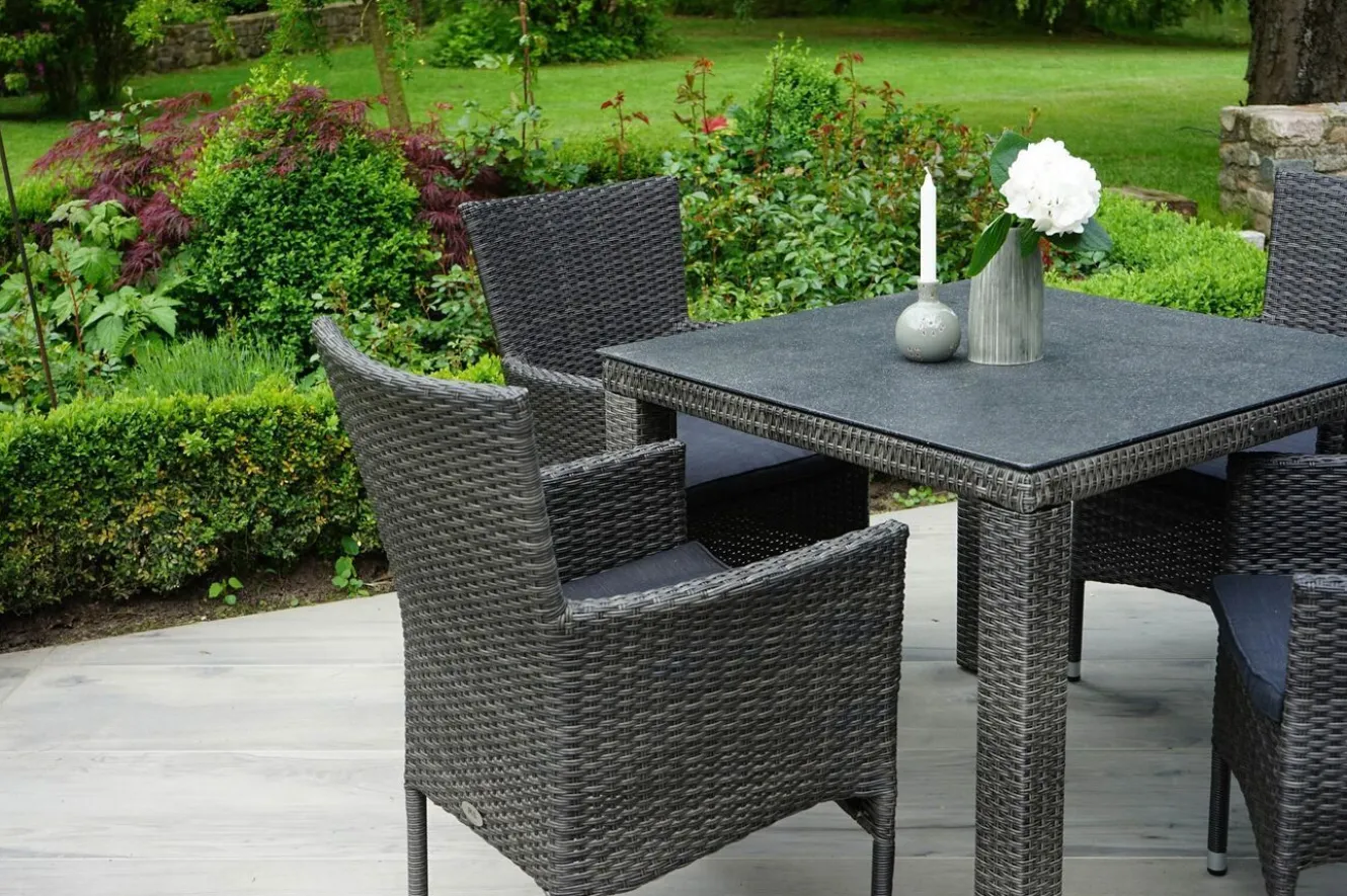 OUTFLEXX Rocking Balkon-Set, grau/braun-meliert, Polyrattan, Tisch 90x90 cm, 2 Stapelsessel, Glasplatte in Steinoptik