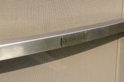 OUTFLEXX Stapelsessel, taupe, Edelstahl/Textilene, Armlehnen aus Teak, 62x56x88cm