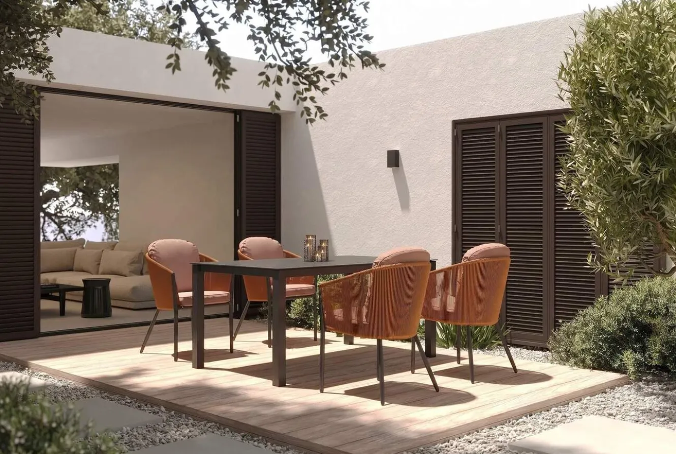 OUTFLEXX Tavio Garten-Essgruppe, anthrazit matt/orange, Alu/Rope-Geflecht, Spraystone-Tischplatte 160 x 95 cm, 4 Diningsessel