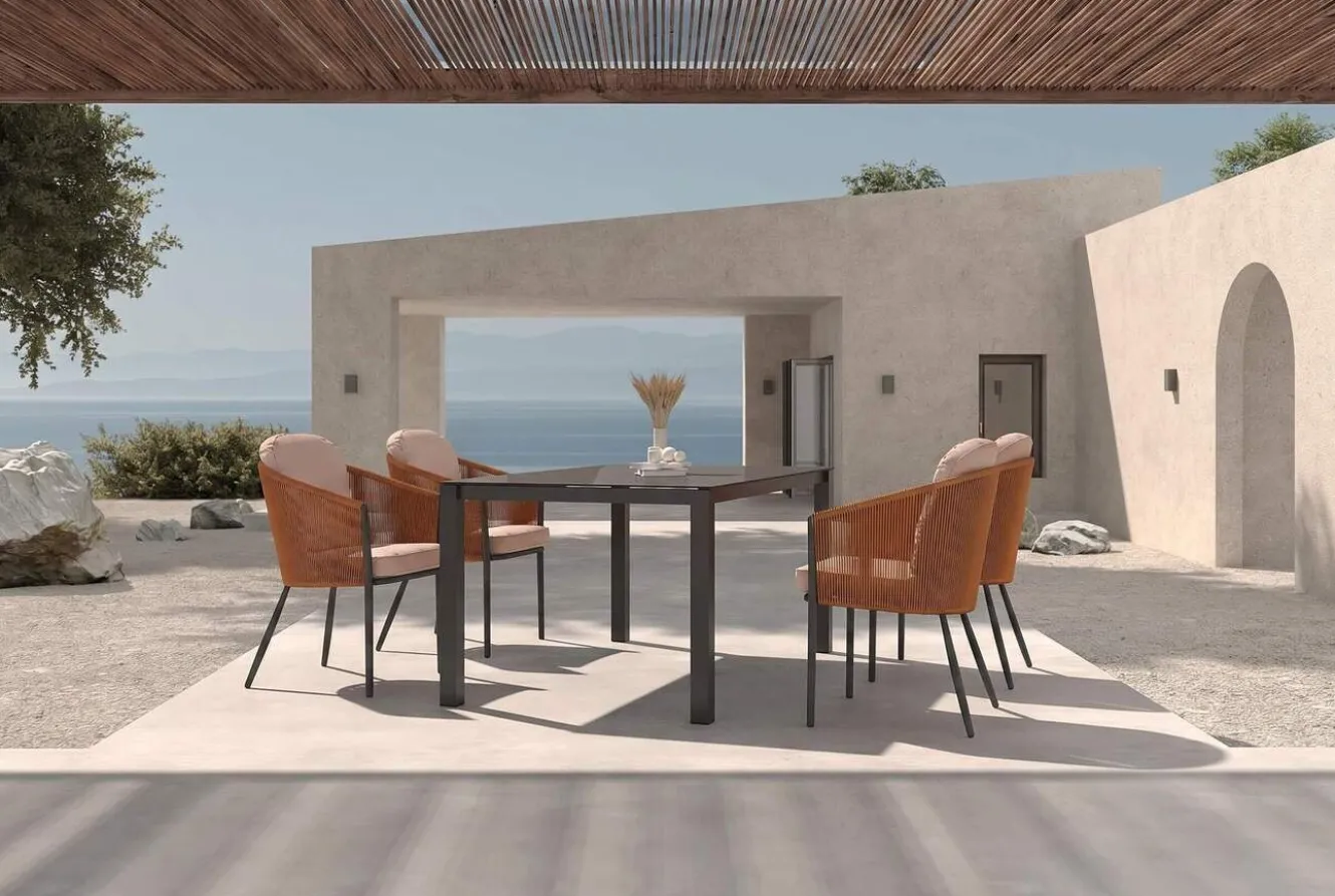 OUTFLEXX Tavio Garten-Essgruppe, anthrazit matt/orange, Alu/Rope-Geflecht, Spraystone-Tischplatte 160 x 95 cm, 4 Diningsessel