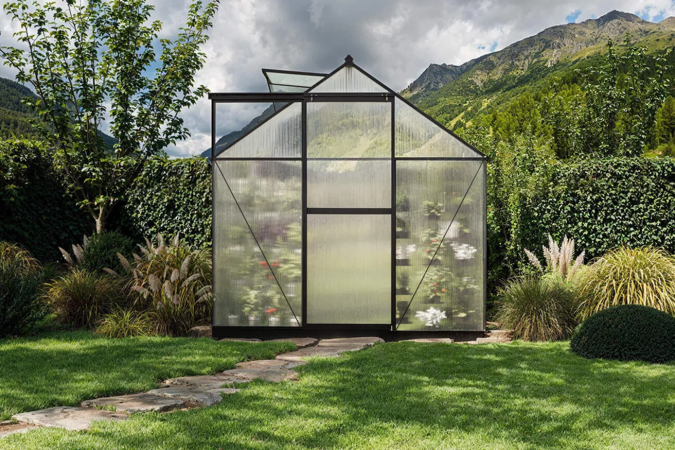 OUTFLEXX Verde Basic Gewächshaus, schwarzer Rahmen, Aluminium/Polycarbonat, 130x183x190 cm, pulverbeschichtet, UV-geschützt, mit Schiebetür