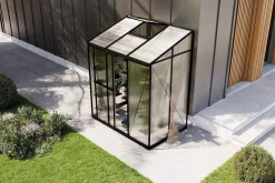 OUTFLEXX Verde Comfort Anlehn-Gewächshaus, schwarzer Rahmen, Aluminium/Polycarbonat, 160 x 105 x 190 cm, UV-beständig, pulverbeschichtet, mit Schiebetür