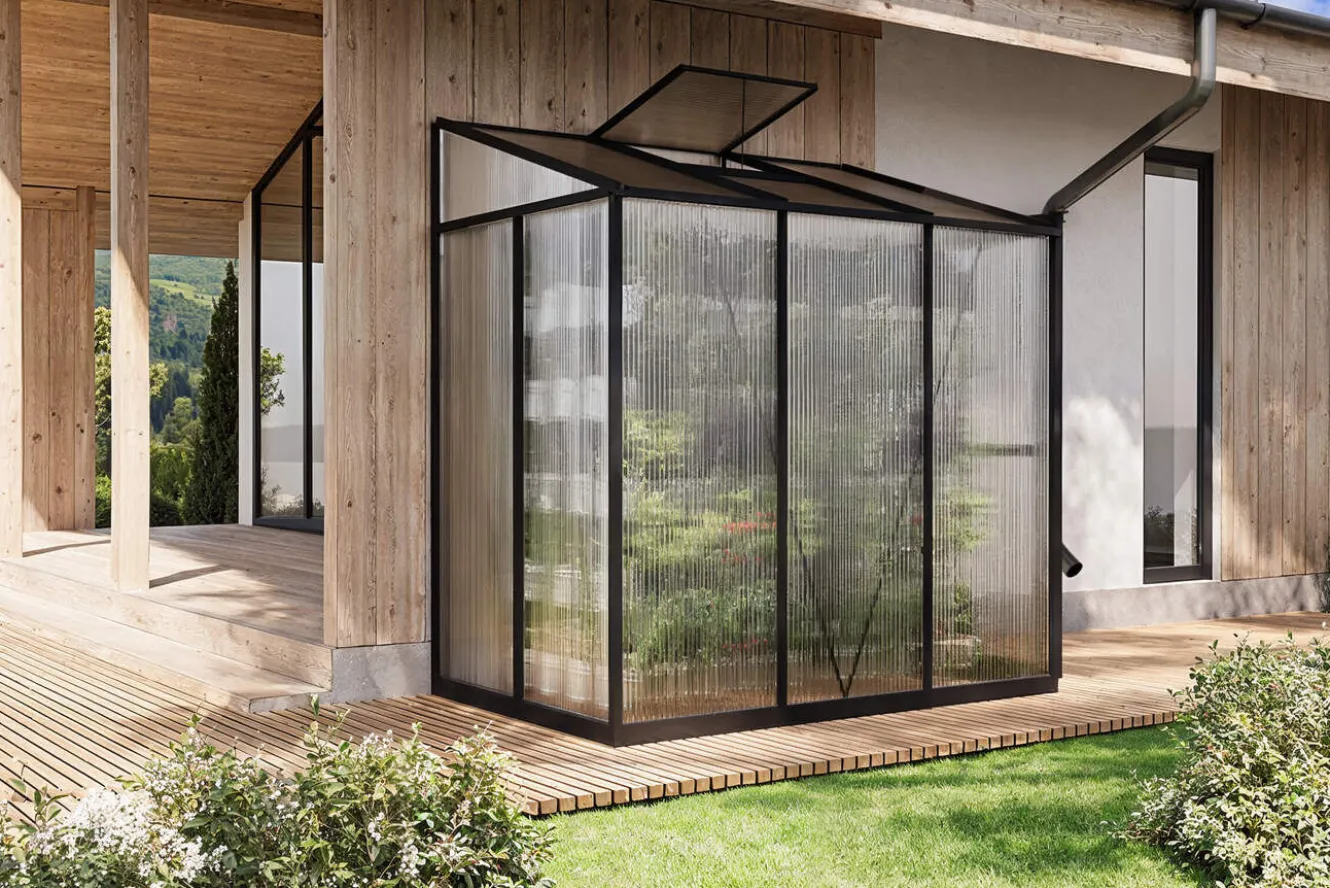 OUTFLEXX Verde Comfort Anlehn-Gewächshaus, schwarzer Rahmen, Aluminium pulverbeschichtet mit 4 mm Polycarbonatplatten, 192 x 125 x 210 cm, UV-beständig, mit Schiebetür und Belüftungsfenster