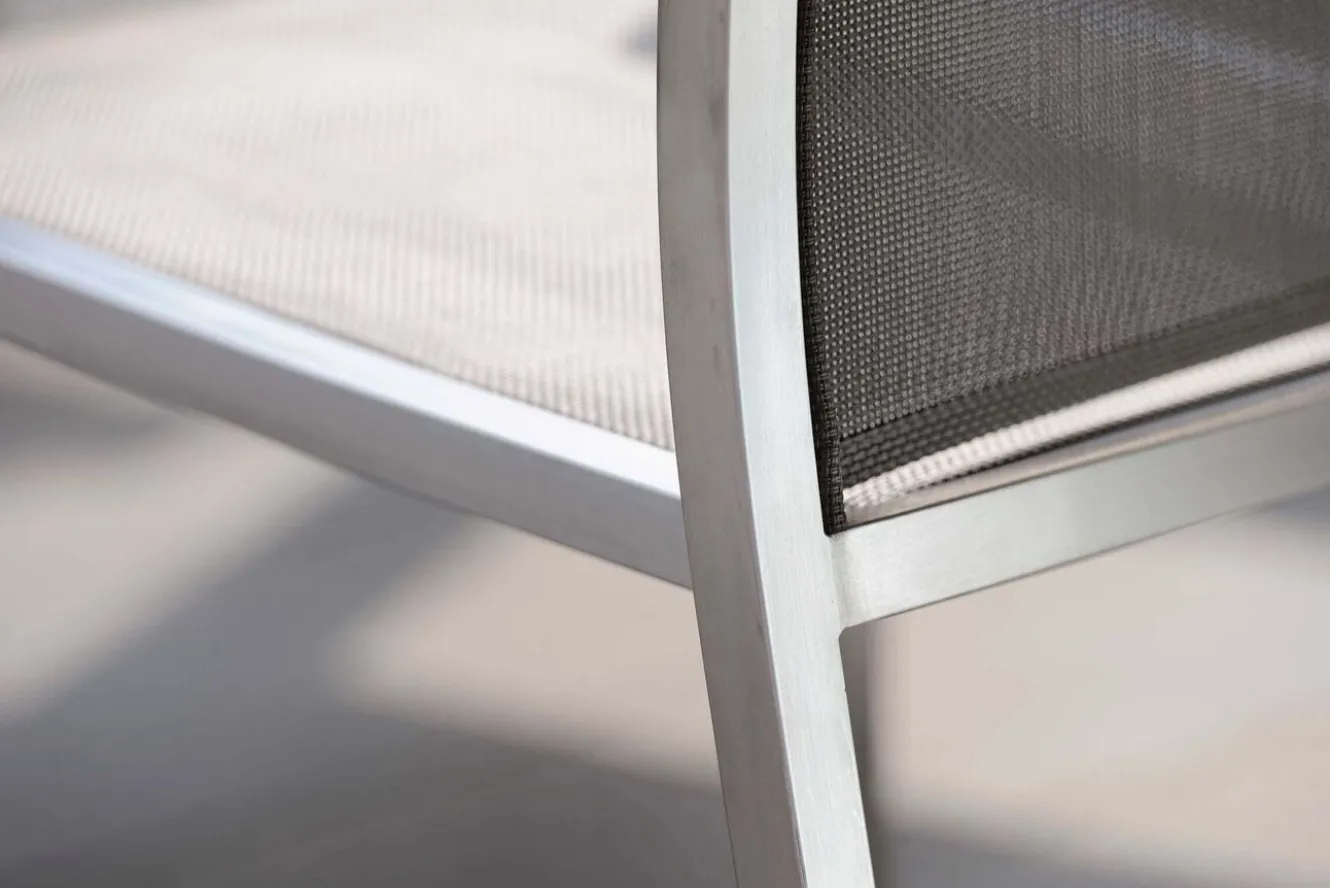 STERN Cardiff Stapelsessel, silber/taupe, Edelstahl/Textil, ca. 61x57x92 cm, Armlehnen Teak