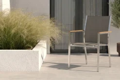 STERN Cardiff Stapelsessel, silber/taupe, Edelstahl/Textil, ca. 61x57x92 cm, Armlehnen Teak