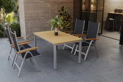 VILLANA Garten-Essgruppe mit 4 Klappstühlen, silber, Alu/Eukalyptus, ausziehbarer Tisch 150/200 x 90 cm, FSC®-zertifiziertes Produkt