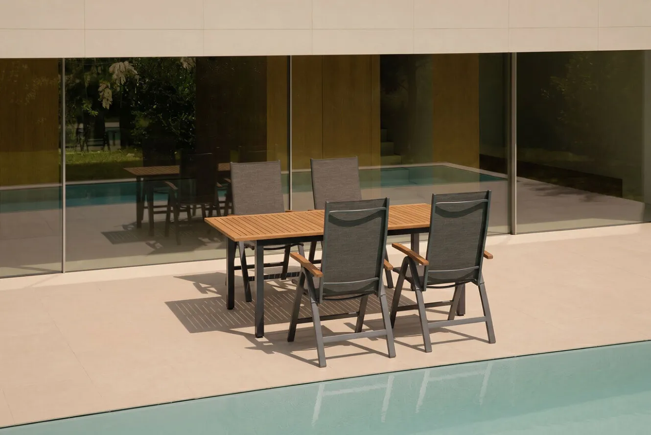 VILLANA Garten-Essgruppe, schwarz/grau, Aluminium/Eukalyptus, Tisch 150/200 x 90 cm, 4 Klappstühle, robust, ausziehbar, witterungsbeständig, FSC®-zertifiziertes Produkt