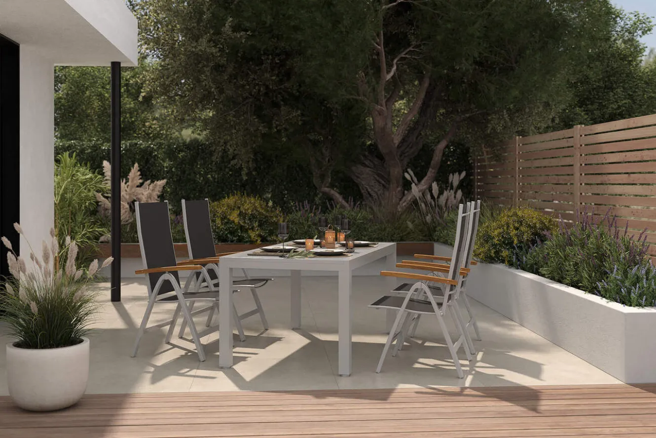 VILLANA Garten-Essgruppe, silber/anthrazit, Alu/Eukalyptus, Ausziehtisch 160/220 x 90 cm, inkl. 4 Klappstühle, FSC®-zertifiziertes Produkt