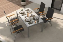VILLANA Garten-Essgruppe, silber/anthrazit, Alu/Eukalyptus, Ausziehtisch 160/220 x 90 cm, inkl. 4 Klappstühle, FSC®-zertifiziertes Produkt