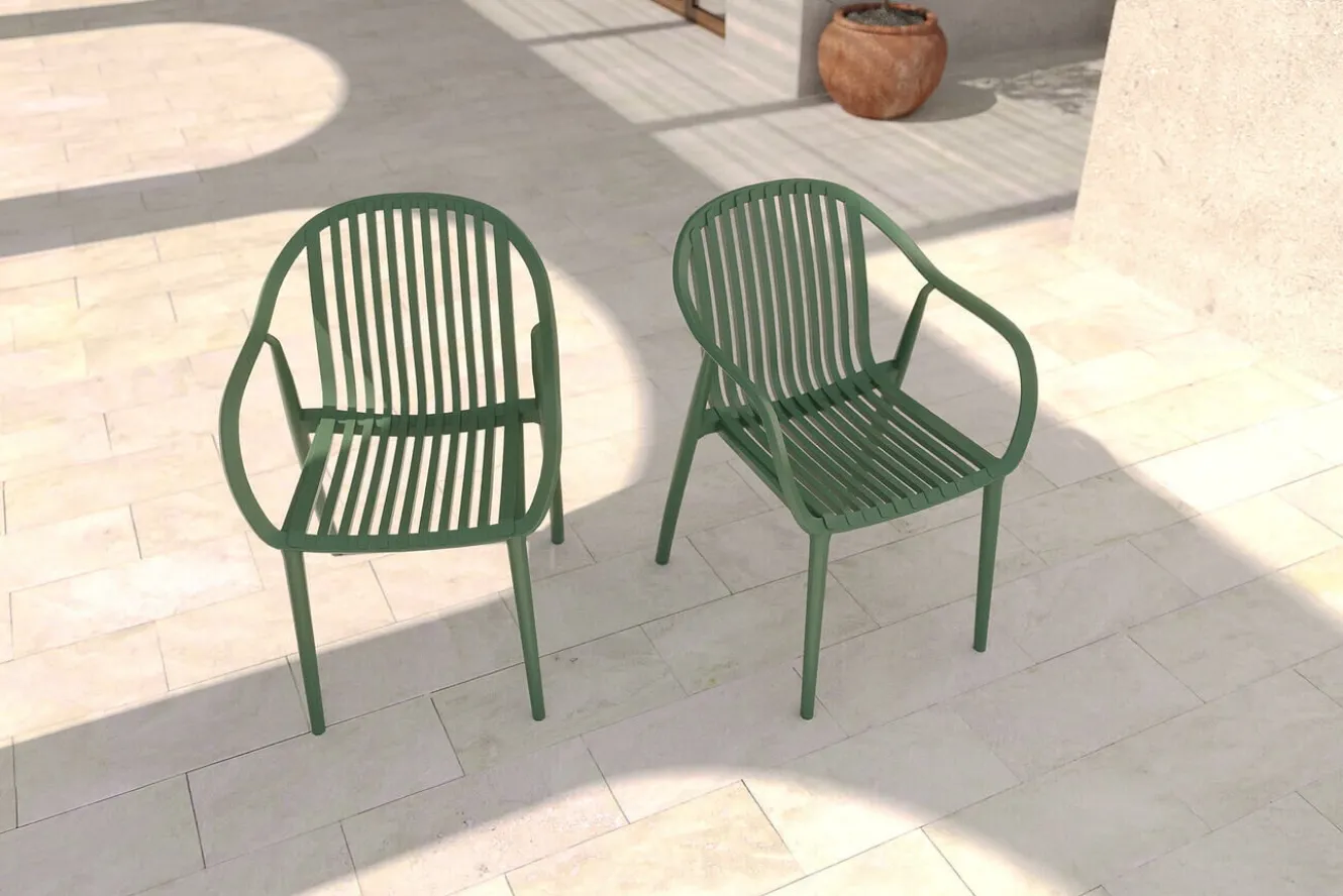 VILLANA Pico Curve Balkon-Set, pestogrün, Kunststoff, Tisch Ø 70 cm und 2 Stapelsessel, UV- und wetterfest