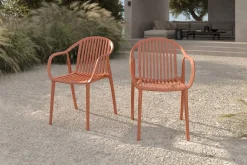 VILLANA Pico Curve Stapelsessel 2er-Set, ziegelrot, Kunststoff, 56,5 x 59,5 x 83 cm, stapelbar, UV-beständig