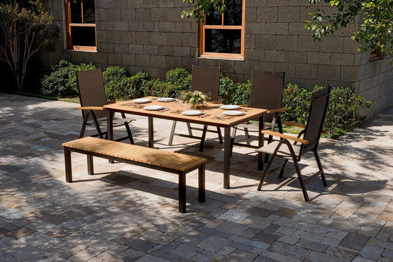 VILLANA Tasmania Garten-Essgruppe mit Bank und 4 Klappstühlen, anthrazit/natur, Aluminium/Eukalyptus, Tischplatte 180 x 90 cm, FSC®-zertifiziertes Produkt