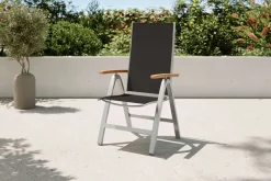 VILLANA Tasmania Klappstuhl, silber, Alu/Textilene/Eukalyptus, verstellbar, hohe Belastbarkeit, FSC®-zertifiziertes Produkt